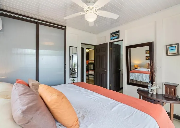 Stunning Gated With A Lush Garden, Wrap-around Terrace & Private Pool Сasa de vacaciones *