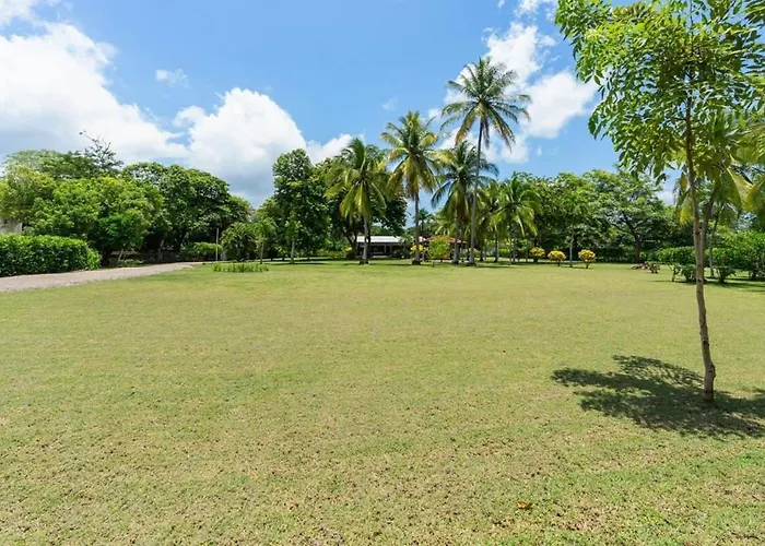 Сasa de vacaciones Stunning Gated With A Lush Garden, Wrap-around Terrace & Private Pool Potrero (Guanacaste)