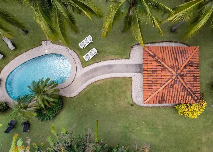 Stunning Gated With A Lush Garden, Wrap-around Terrace & Private Pool Сasa de vacaciones