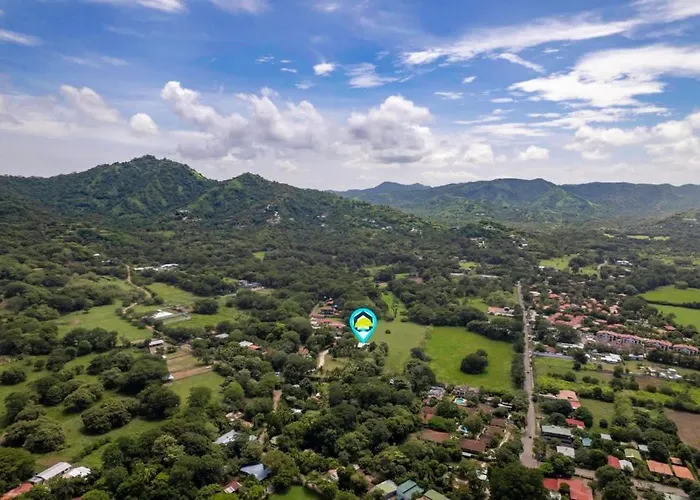 Stunning Gated With A Lush Garden, Wrap-around Terrace & Private Pool Сasa de vacaciones Potrero (Guanacaste)