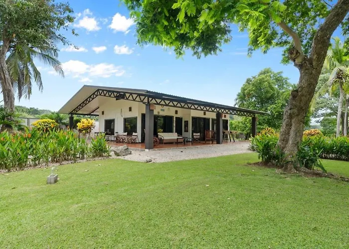 Stunning Gated With A Lush Garden, Wrap-around Terrace & Private Pool Potrero (Guanacaste)