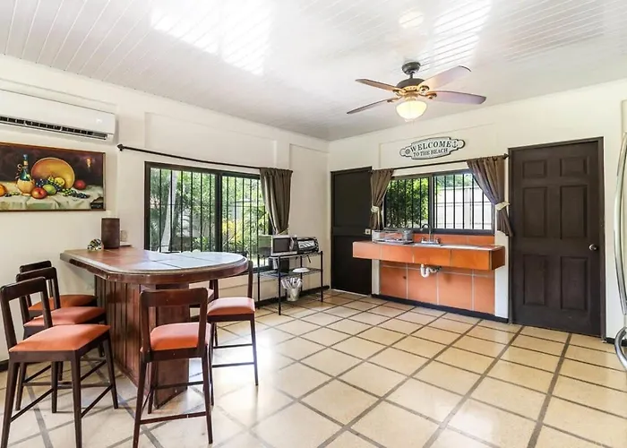 Stunning Gated With A Lush Garden, Wrap-around Terrace & Private Pool Сasa de vacaciones