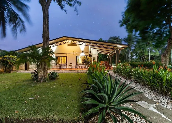 Stunning Gated With A Lush Garden, Wrap-around Terrace & Private Pool Potrero (Guanacaste)